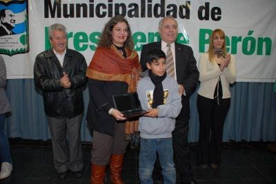 PTE. PER�N - Programa Conectar Igualdad: Intendente Regueiro entreg� netbooks a alumnos de secundaria 302