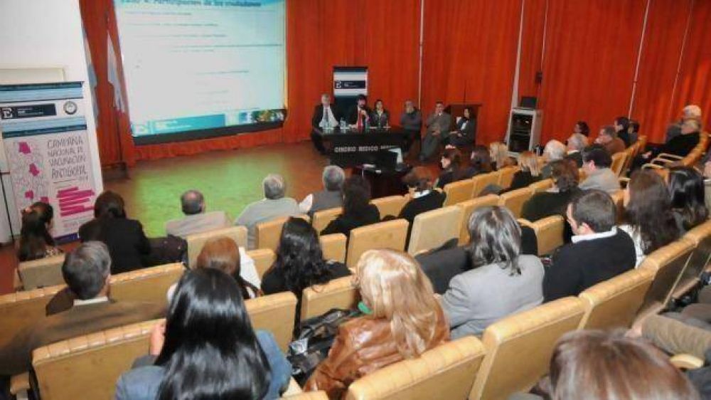 Ajustan detalles para la puesta en marcha del seguro de salud 