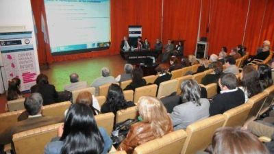 Ajustan detalles para la puesta en marcha del seguro de salud 