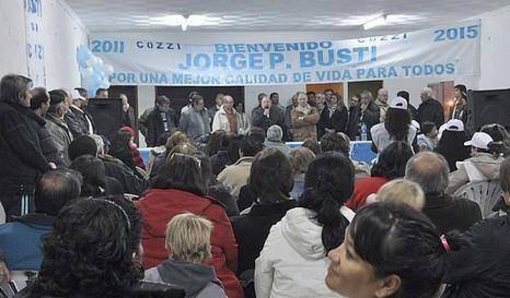 Busti dijo que "podr�a haberse quedado en casa escribiendo un libro"