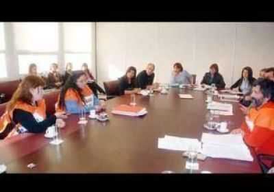 Pechen recibi� a padres de alumnos de las EPET