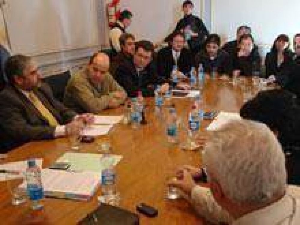 Saiz se reuni� en Viedma con representantes de la comunidad de Bariloche