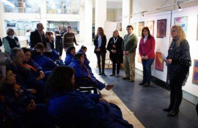 El Centro de D�a �Cosechando Tiempo� abri� una muestra de arte