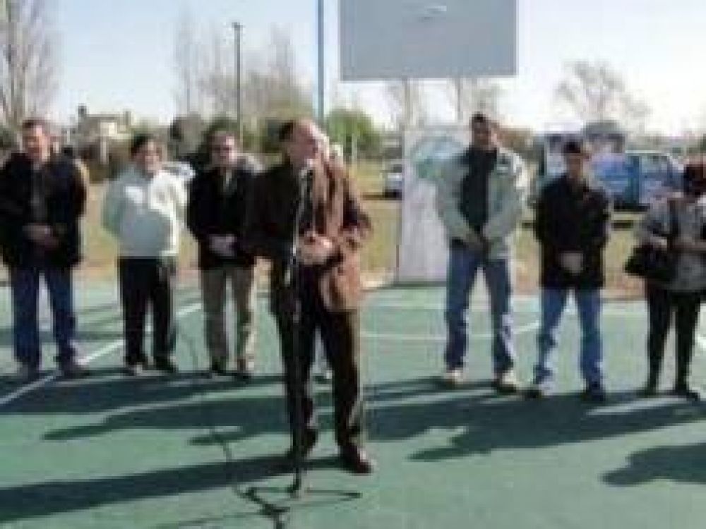 San Nicol�s: Carignani inaugur� play�n deportivo