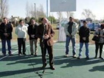 San Nicol�s: Carignani inaugur� play�n deportivo