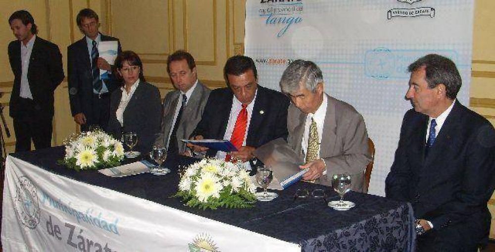 Ahora Gimenez promete que la Unidad Sanitaria de Barrio Bosch se terminar� en enero del 2012