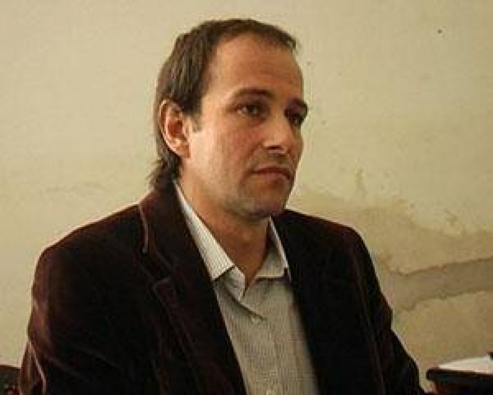Gorer defendi� el proyecto que intenta trasladar la Terminal 
