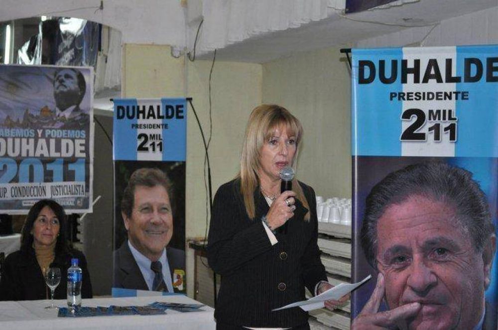 ESTELA FERNANDEZ ASEGURO QUE "NO SE BAJARA DE LA CANDIDATURA" 