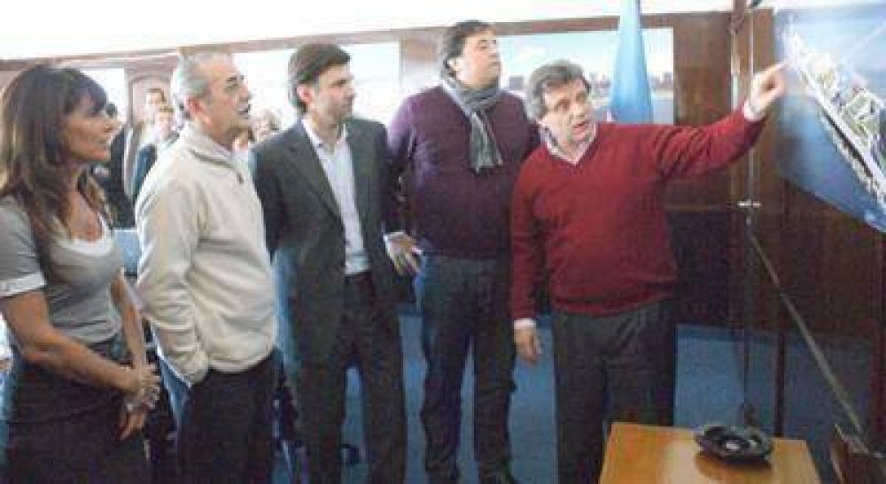 Dos ofertas por trabajos de arreglo y construcci�n en la escollera Norte