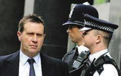El ex vocero de Cameron qued� libre bajo fianza