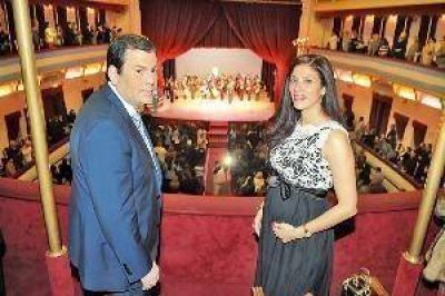 Colorida Velada de Gala para recibir el D�a de la Independencia