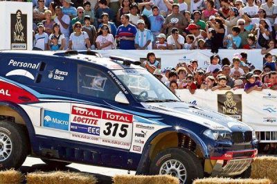 El Dakar, entre anuncios pol�ticos, silencios y un gran fervor popular
