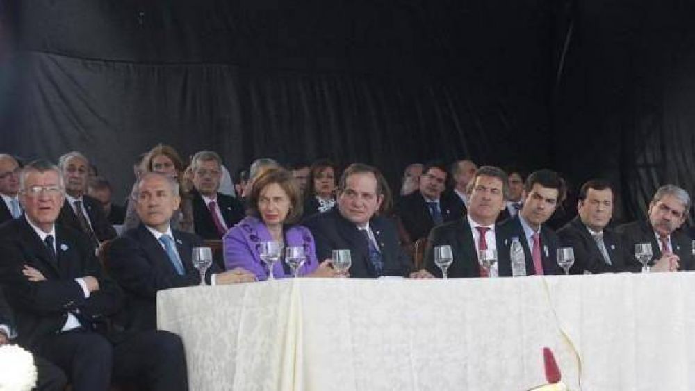 El tono electoralista y pol�tico abund� en los actos por la visita presidencial