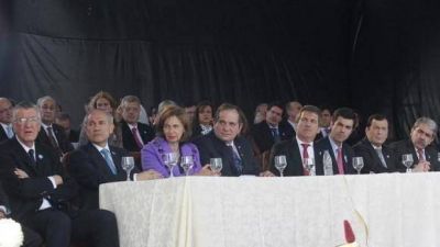 El tono electoralista y pol�tico abund� en los actos por la visita presidencial
