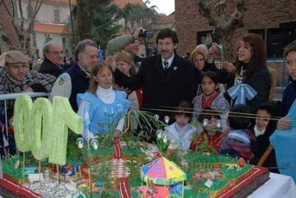 Posse presidi� los actos conmemorativos del 195� aniversario de la Independencia 