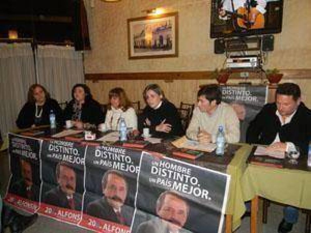 La Dra. Facal Leir�z present� lista de candidatos  Elecciones 2011