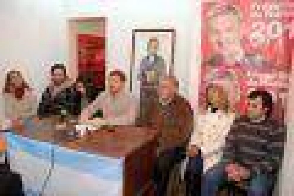 Federico Cellerino present� a los vecinos que lo acompa�an en la lista para las elecciones	