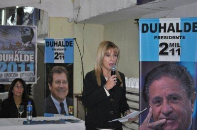 ESTELA FERNANDEZ ASEGURO QUE "NO SE BAJARA DE LA CANDIDATURA" 