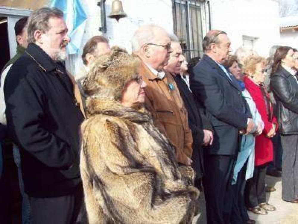 EN " EL PARQUECITO " SE LLEV� A CABO EL ACTO POR EL D�A DE LA INDEPENDENCIA
