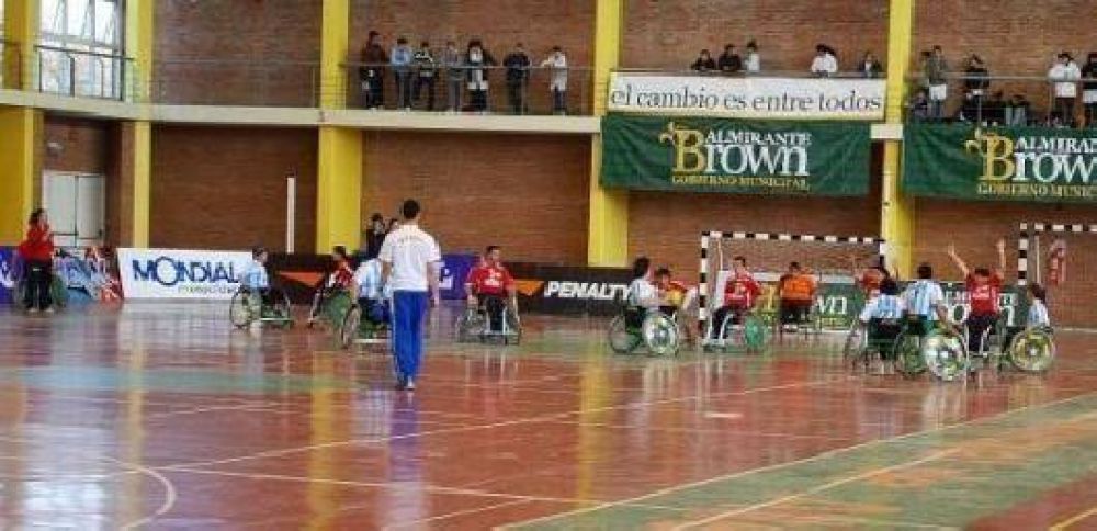 En Brown la propuesta es democratizar el deporte