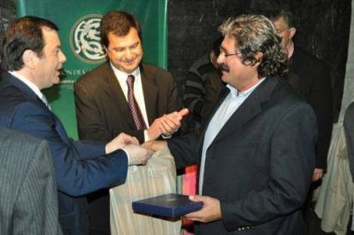 Zamora entreg� premios en el Santiago Productivo