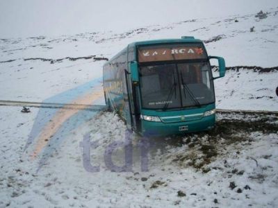 Las nevadas causan complicaciones en el transporte en la zona norte y la ruta internacional