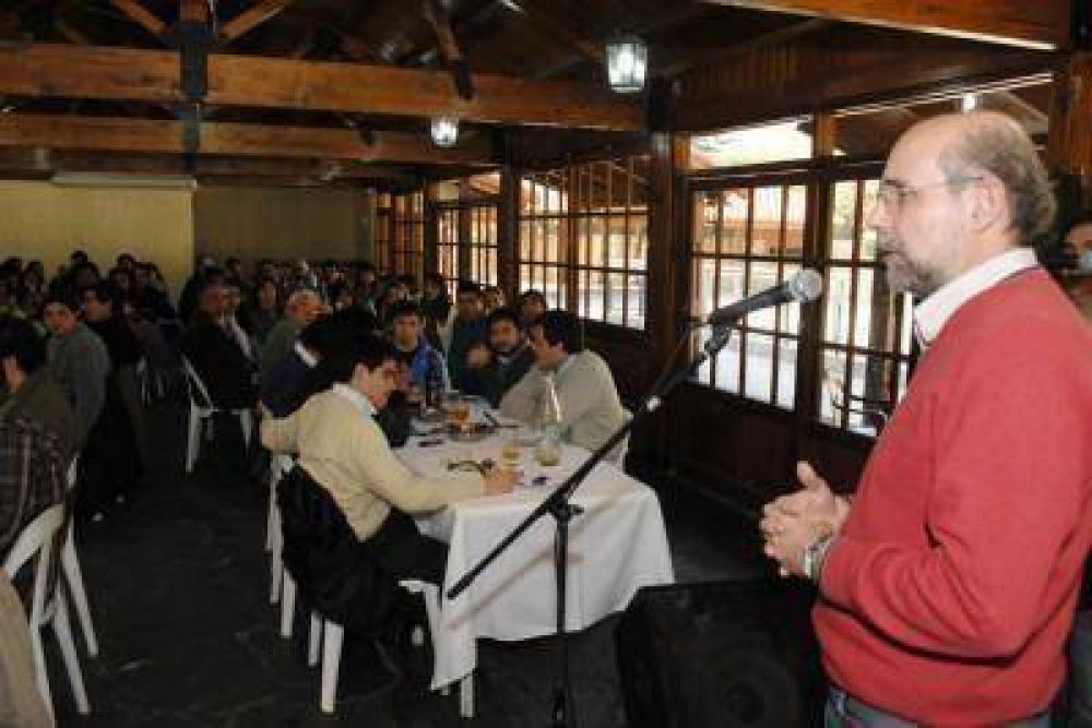 Fama agasaj� a los decanos electos