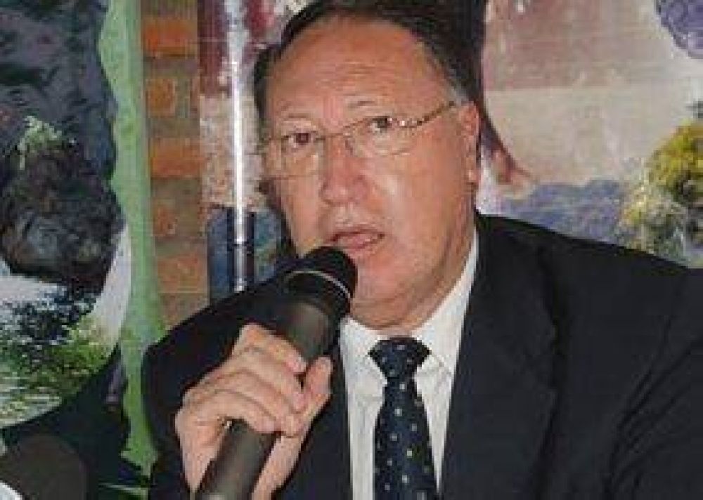 Aceptaron la renuncia del ministro de Salud, Julio Quevedo
