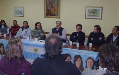 Junto al concejal Van�n, Graciela Rosso se reuni� con vecinos que apoyan su candidatura