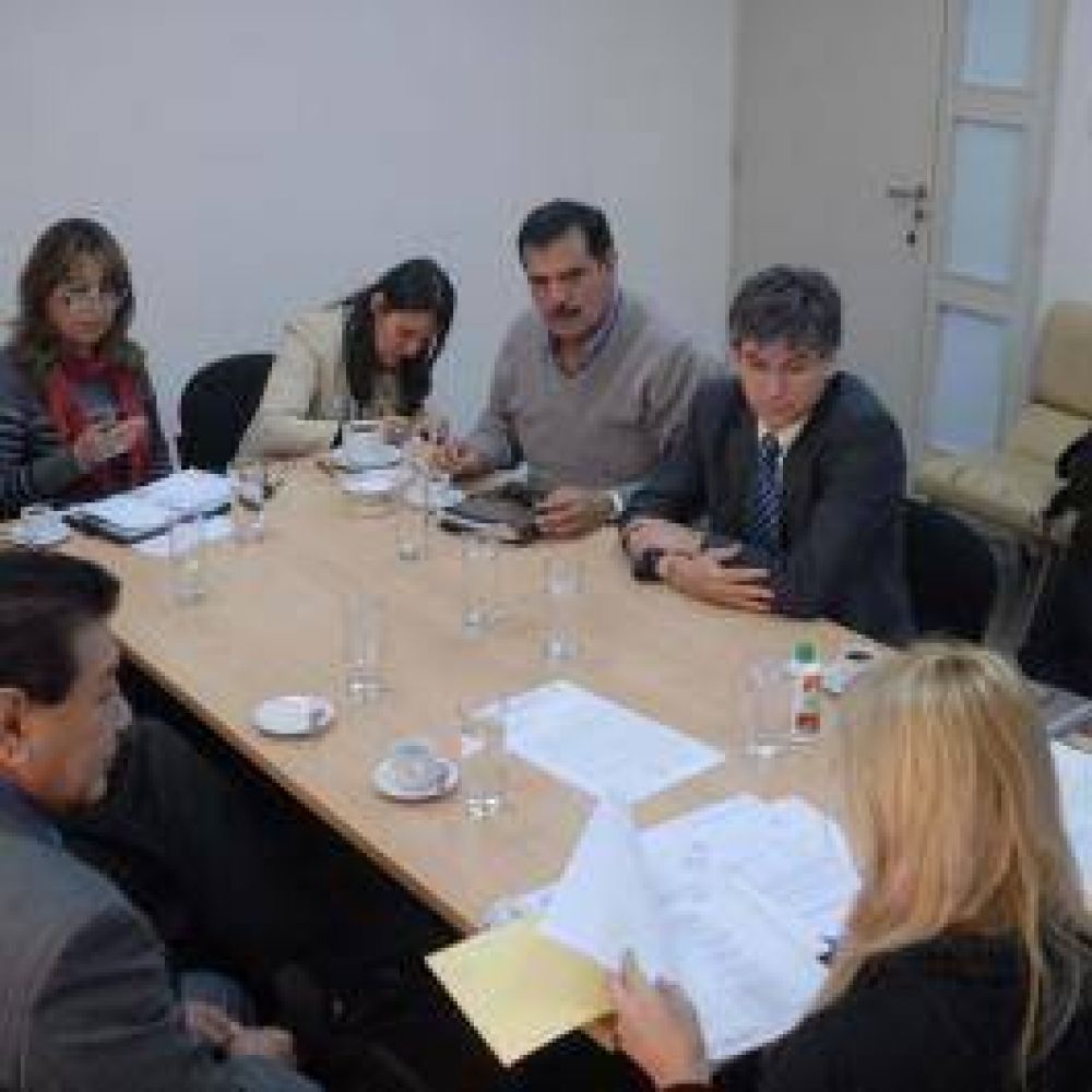 Municipios recibieron m�s de 8 millones para pagar sueldos y hacer frente a problemas clim�ticos