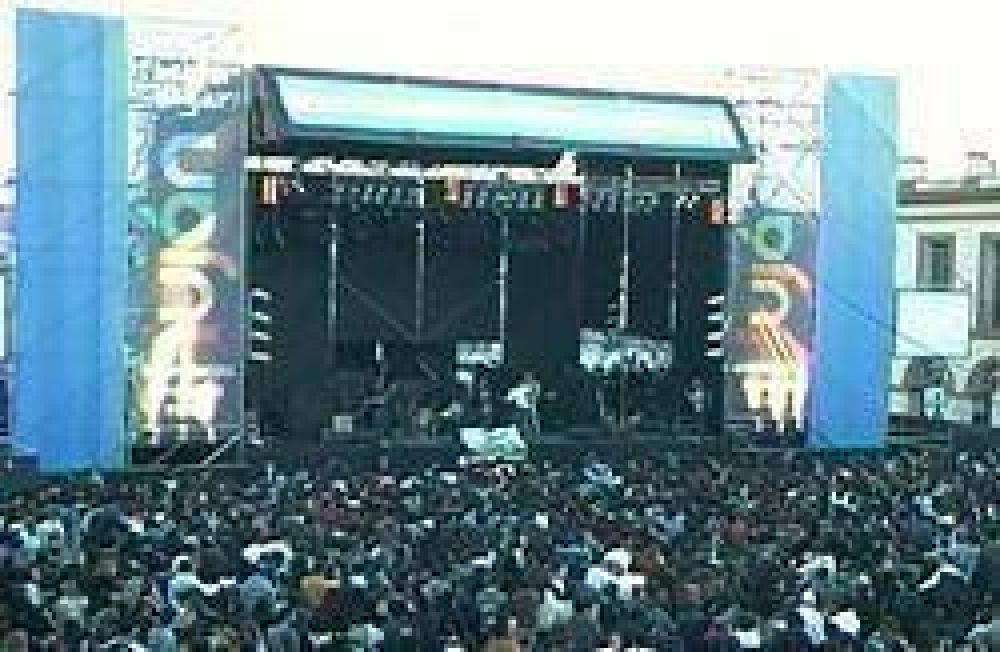  CONTUNDENTE �XITO DEL LUJ�N ROCK