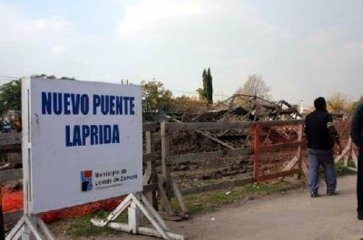 Contin�an los trabajos de renovaci�n de los puentes del Arroyo del Rey