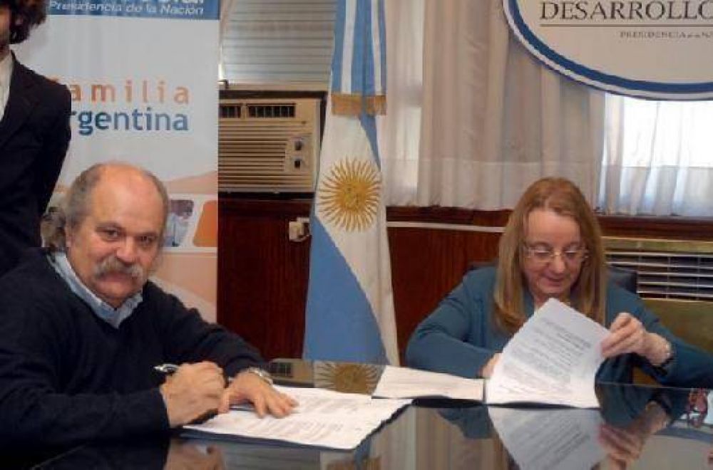 Alicia Kirchner firm� convenios de seguridad alimentaria con intendentes del Conurbano