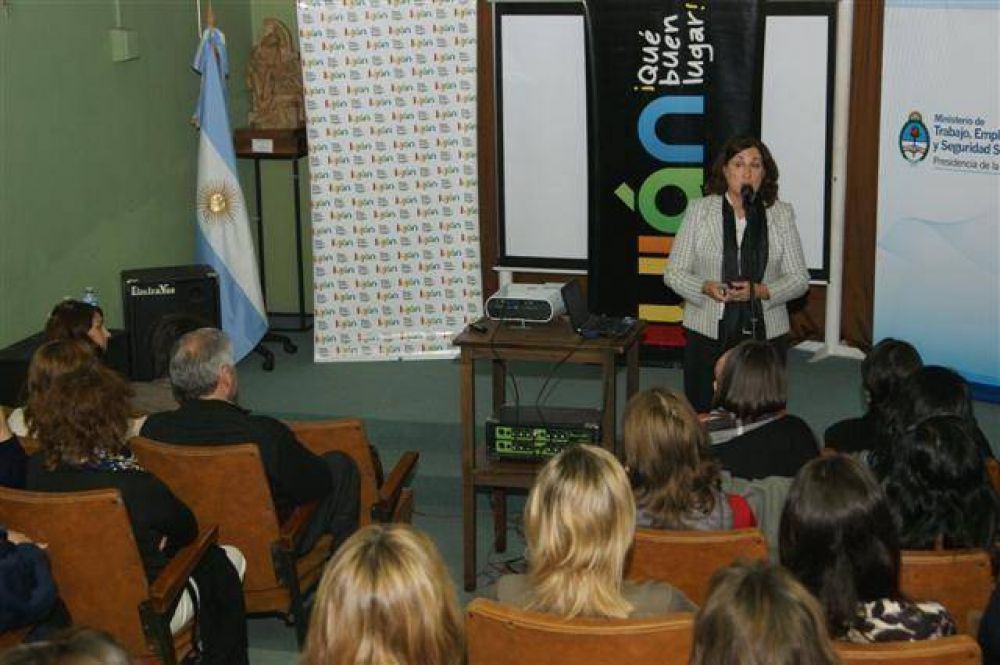 LUJ�N - JORNADAS DE CAPACITACI�N SOBRE INSERCI�N DE LA DISCAPACIDAD EN EL �MBITO LABORAL