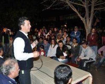 Aguilar encabez� reuni�n con vecinos de Villa El Dorado