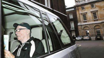 Gordon Brown, furioso con los diarios de Murdoch que espiaron a su hijo