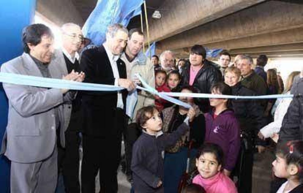 El Intendente Ferraresi reinaugur� el parque �9 de Julio� 