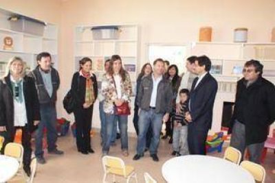 Inauguran una nueva sala maternal en el Jard�n Municipal Venezuela 