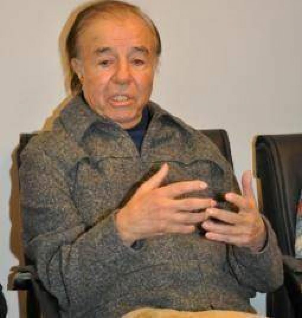 Menem arranc� su campa�a entregando erradicaciones de ranchos