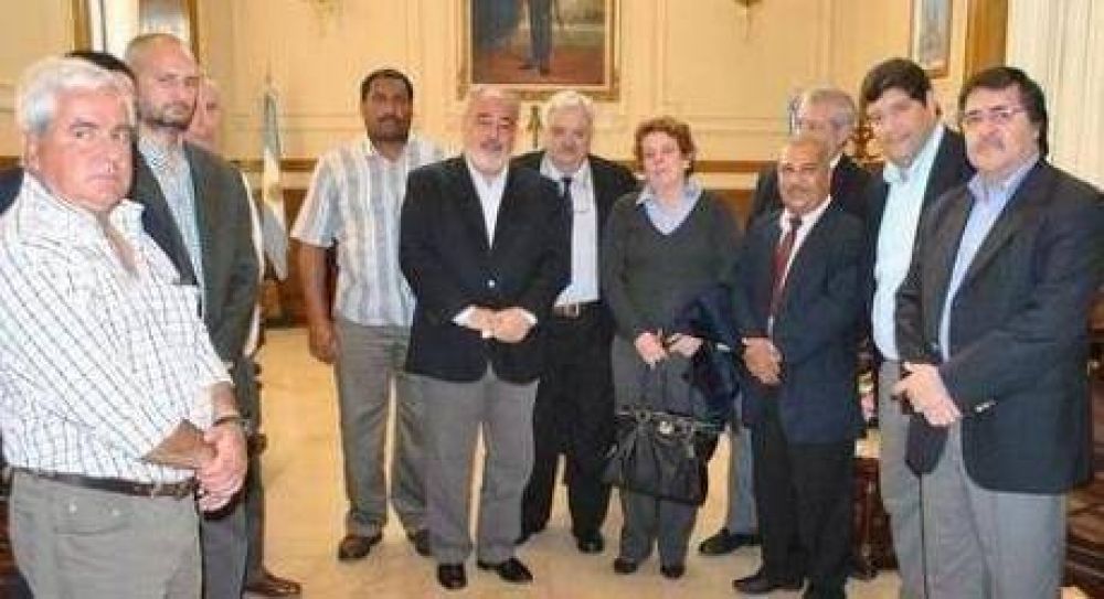 Colombi con delegaci�n comercial de Cuba