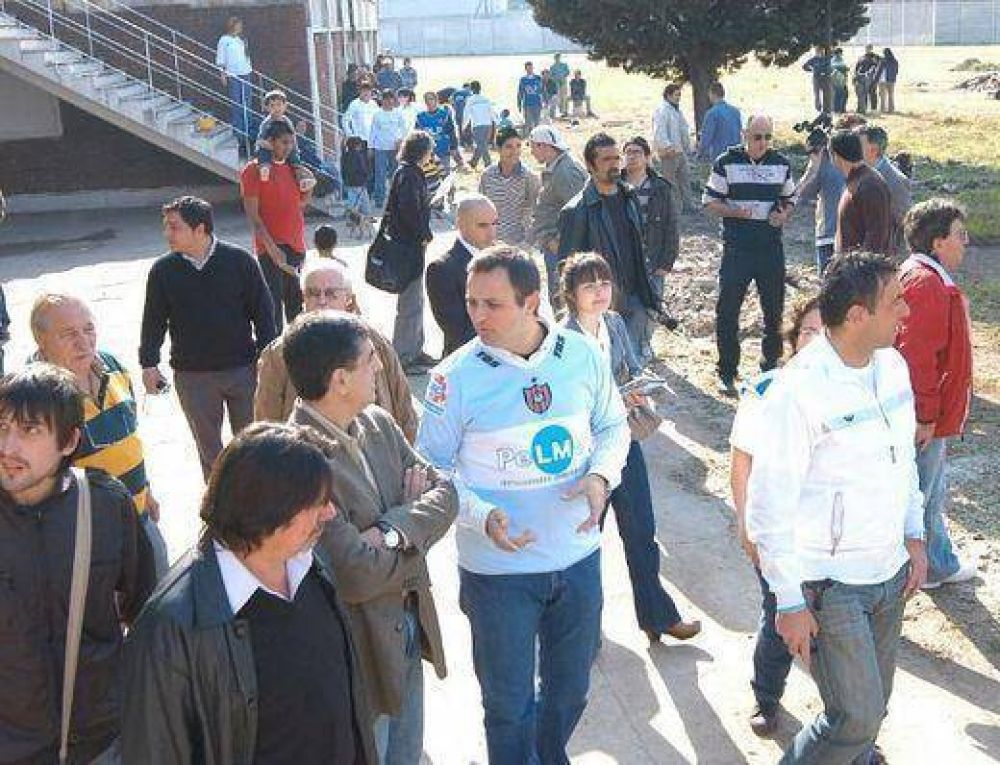 Daniel Ivoskus recorri� las obras del Polideportivo de Chacarita