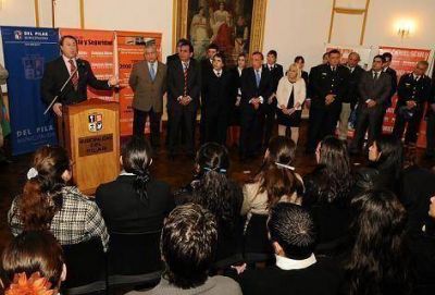Se suman otros 150 civiles a comisar�as de la Provincia