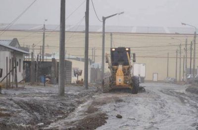 Finalmente el Municipio destin� maquinaria para el mejorar la transitabilidad de algunas calles