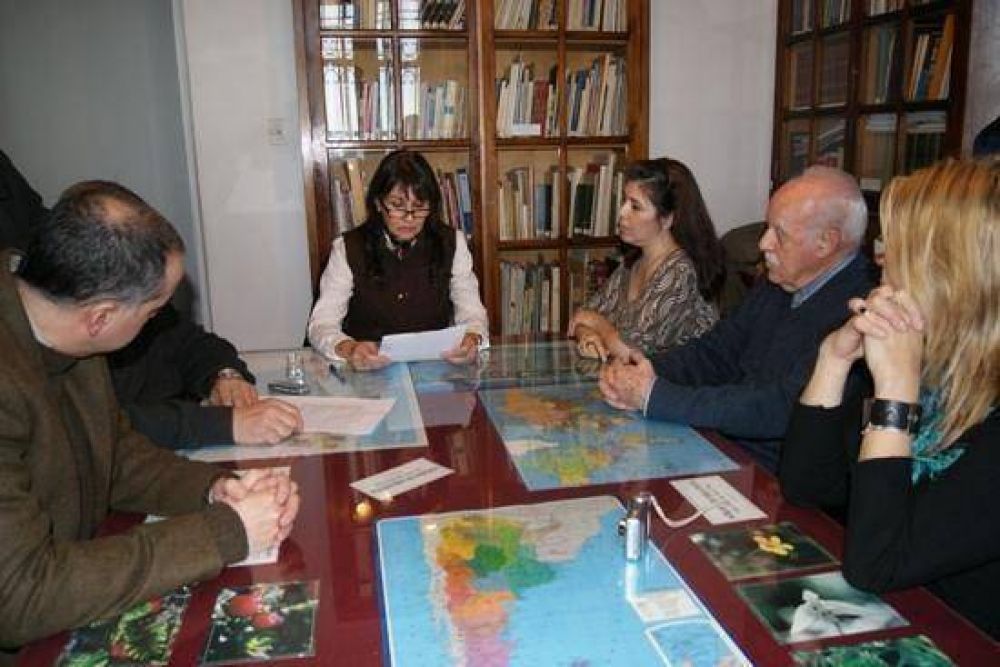 Gobierno y Asociaci�n Hanis firmaron acuerdo trabajar sobre la organizaci�n Museo del Fin del Mundo