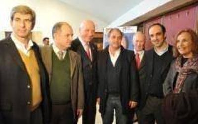 Bonfatti y Corral lideran las encuestas