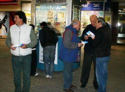 �Pepe� San Mart�n en la Peatonal:"Hoy todos prometen y ninguno cumple"
