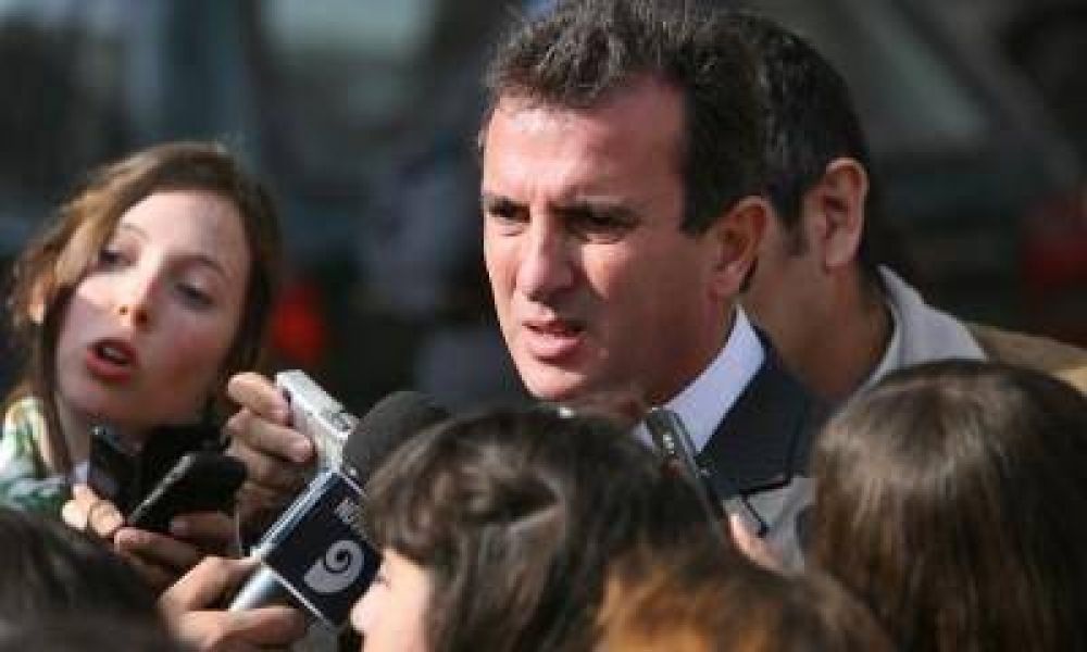 Paco P�rez pidi� a CFK otro decreto y le peg� al radicalismo por la Promoci�n
