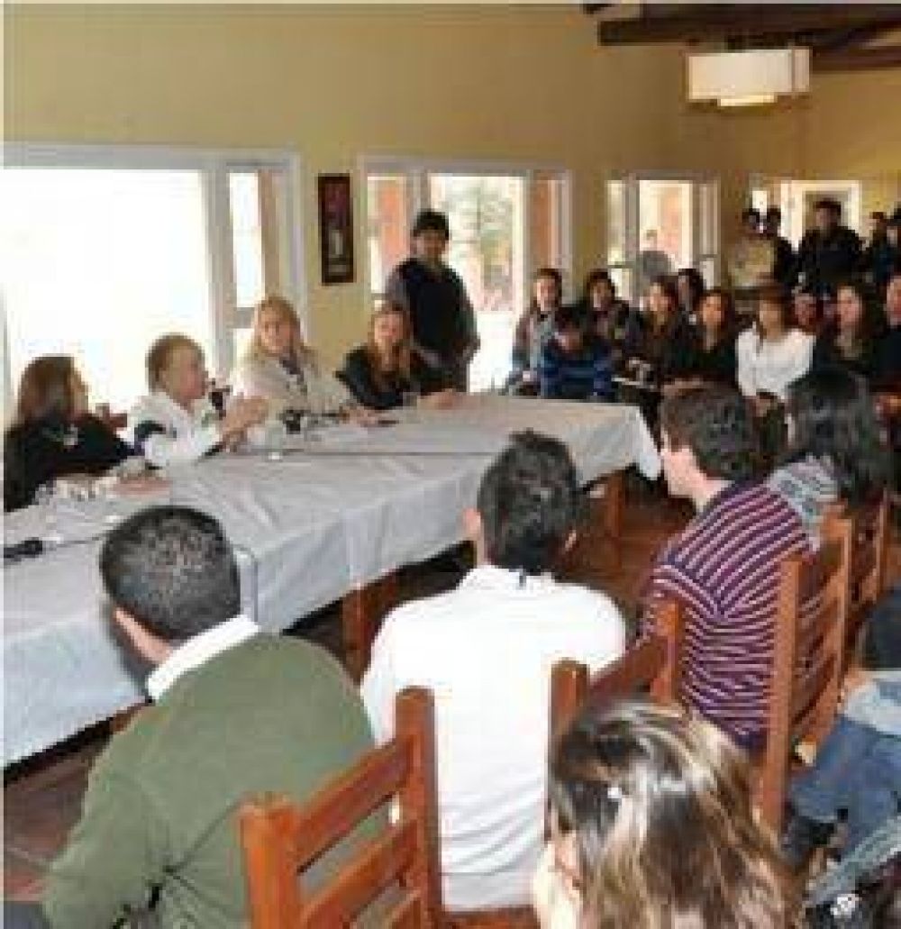 Menem derrocha optimismo en su carrera por alcanzar su reelecci�n