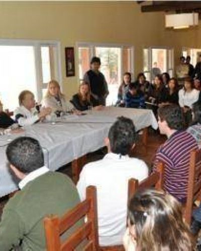 Menem derrocha optimismo en su carrera por alcanzar su reelecci�n