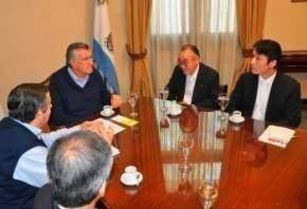 Empresarios japoneses interesados en la elaboraci�n de alimentos